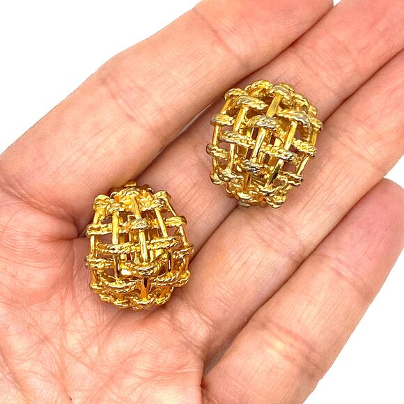 Signed M&S Open Basketweave Half Hoop Earrings Clip On Gold Tone - Picture 2 of 5